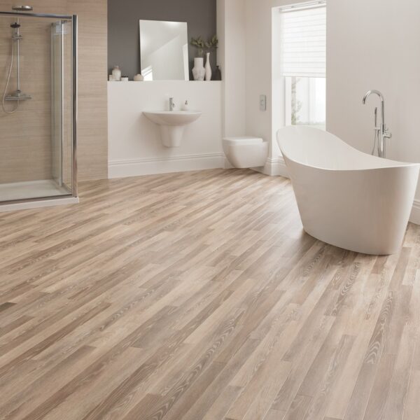 karndean floor_RP98 Limed Linen Oak Bathroom LS1 CM