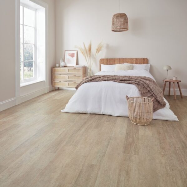 karndean_vinyl floor_KP147 CoastlineOak Bedroom LS1_CM_knight tile